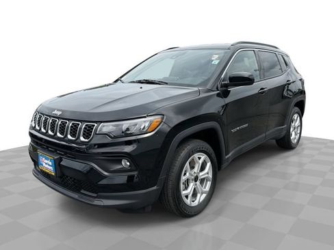 Used 2025 Jeep Compass Latitude AWD/4WD image 1