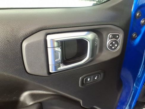 Used 2025 Jeep Wrangler Sport S image 15