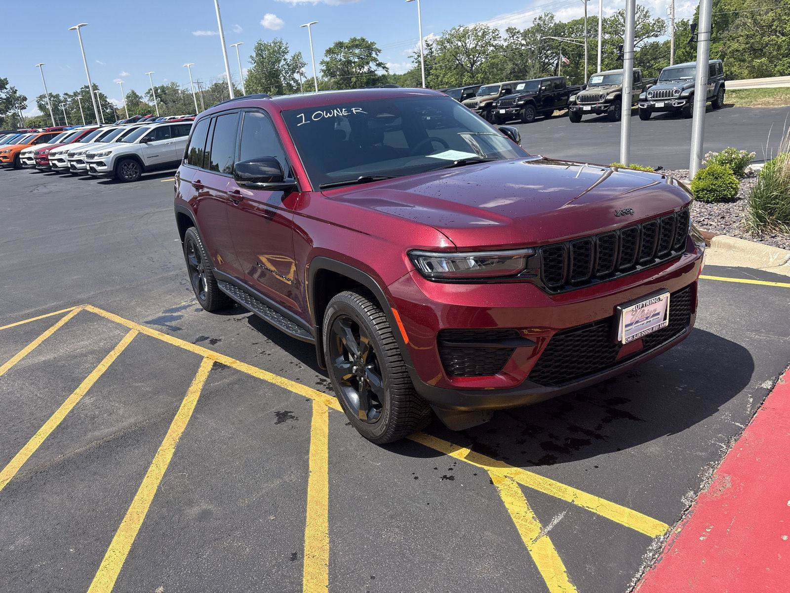 Used 2023 Jeep Grand Cherokee Altitude AWD/4WD image 2