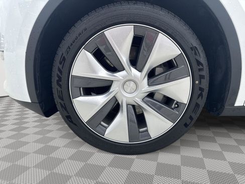 Used 2023 Tesla Model Y Long Range AWD/4WD image 45