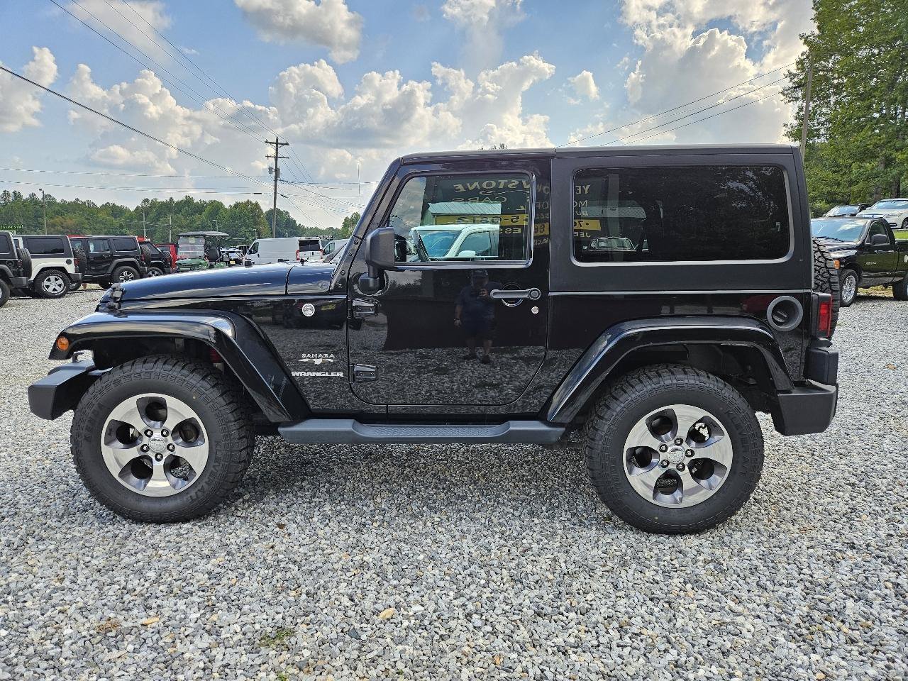 Used 2016 Jeep Wrangler Sahara w/ Connectivity Group AWD/4WD image 5