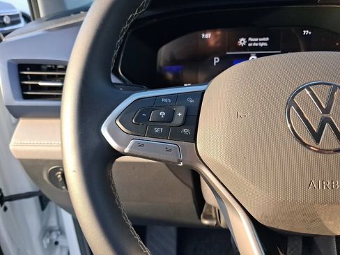 Certified 2024 Volkswagen Taos SE FWD image 19