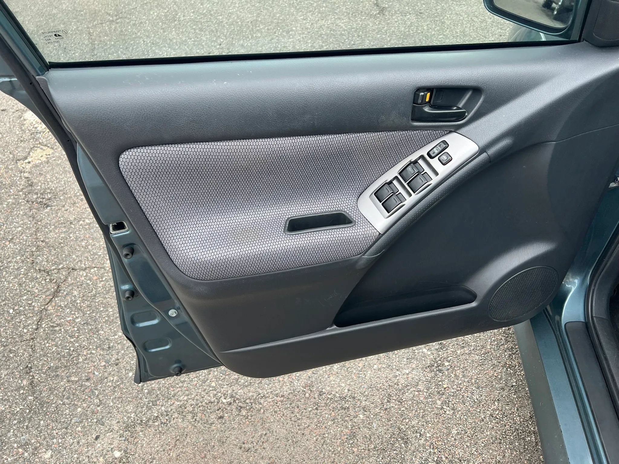 Used 2006 Pontiac Vibe w/ Sport Package FWD image 7