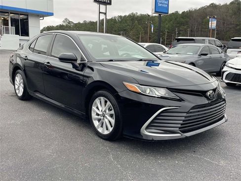 Used 2021 Toyota Camry LE image 6