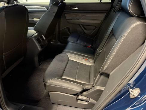 Certified 2023 Volkswagen Atlas Cross Sport SE FWD image 17
