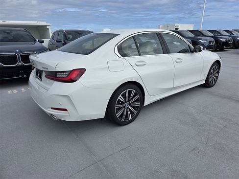 New 2026 BMW 330i Sedan w/ Premium Package image 4