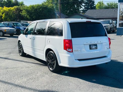 Used 2017 Dodge Grand Caravan SE w/ UConnect Hands-Free Group FWD image 5
