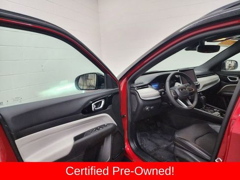 Certified 2025 Jeep Compass Limited image 11