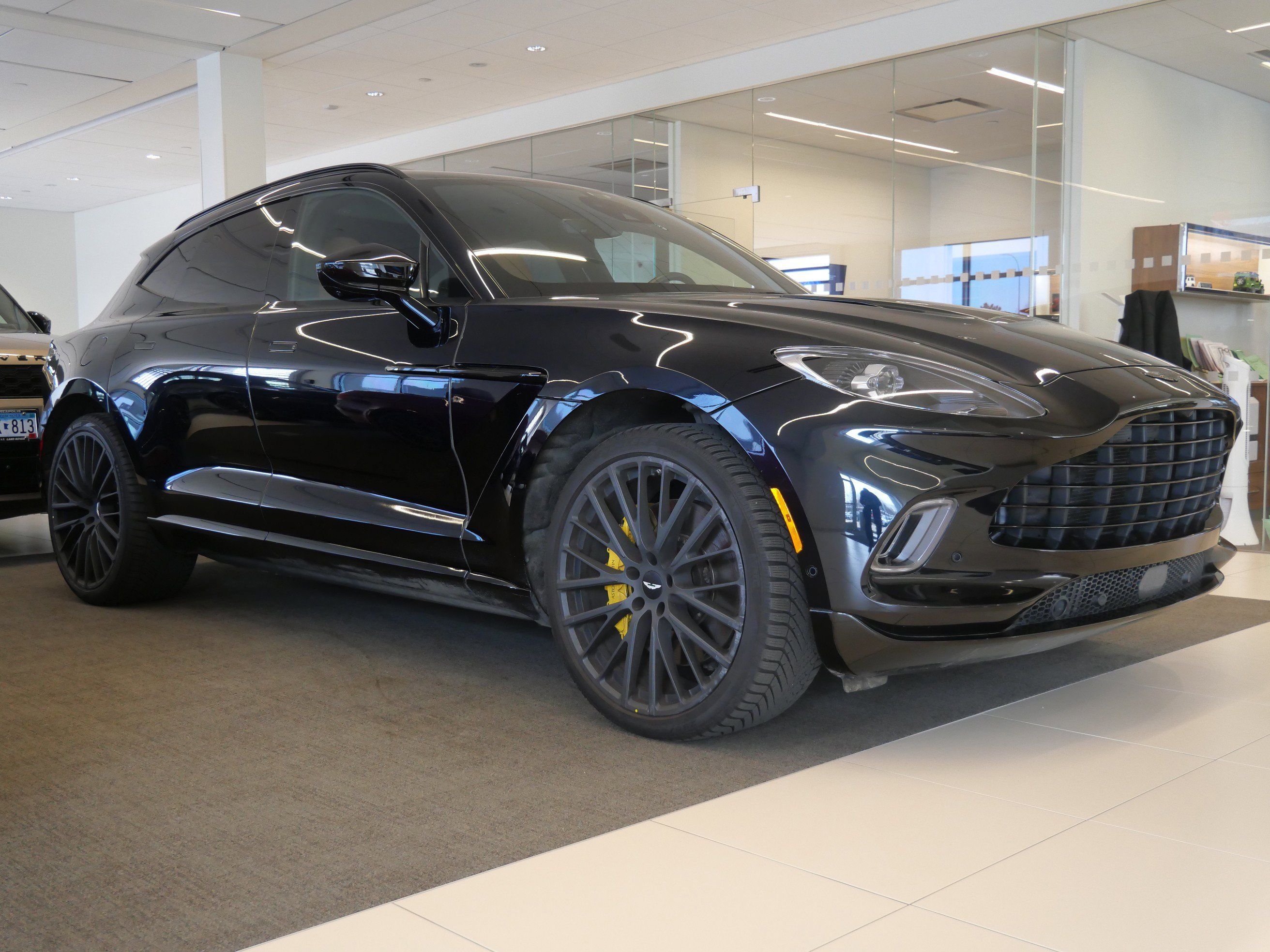 Used 2023 Aston Martin DBX AWD/4WD image 5