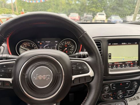 Used 2018 Jeep Compass Trailhawk w/ Leather Interior Group AWD/4WD image 29