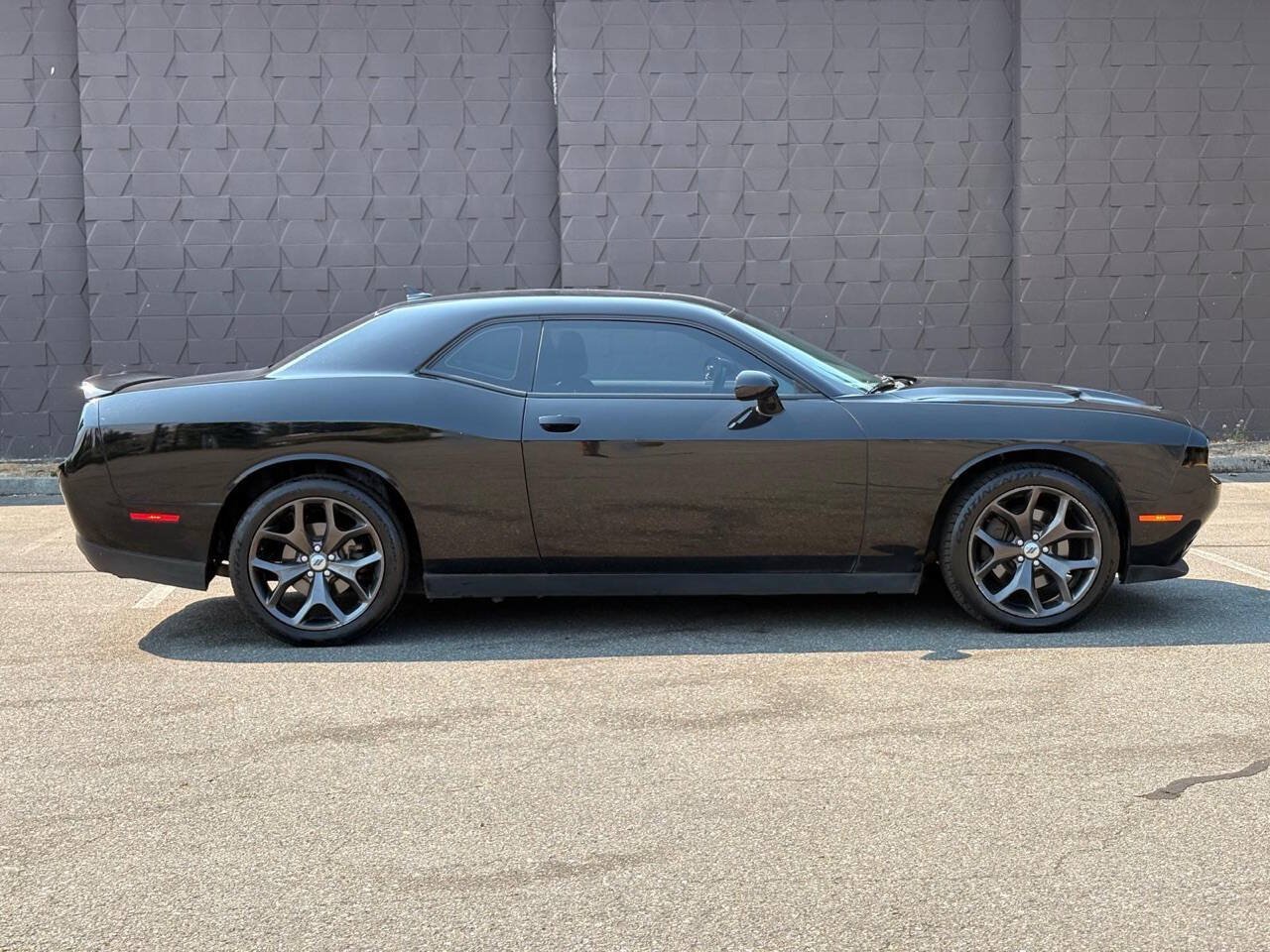 Used 2018 Dodge Challenger SXT Plus RWD image 3
