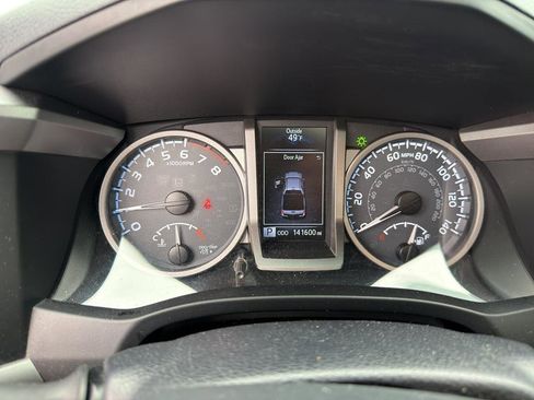 Used 2017 Toyota Tacoma Limited image 5