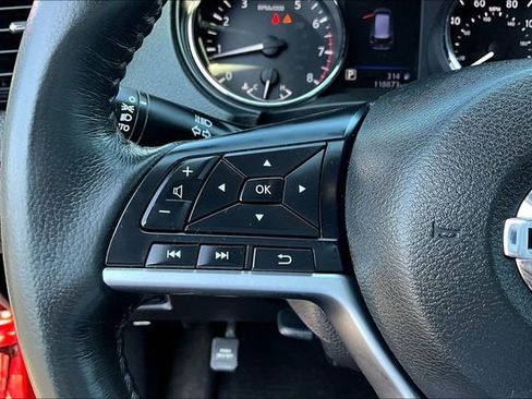 Used 2018 Nissan Rogue SV image 10