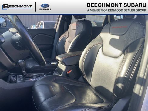 Used 2020 Jeep Cherokee Trailhawk image 21