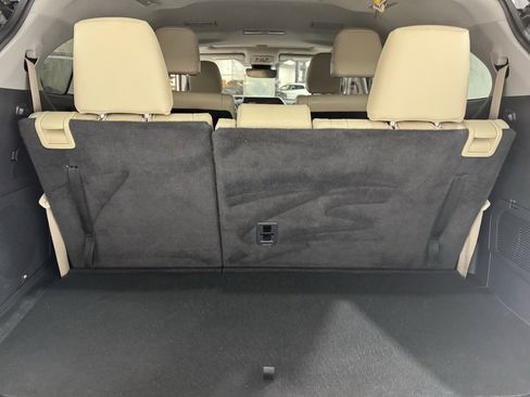 Used 2023 Toyota Highlander L image 28