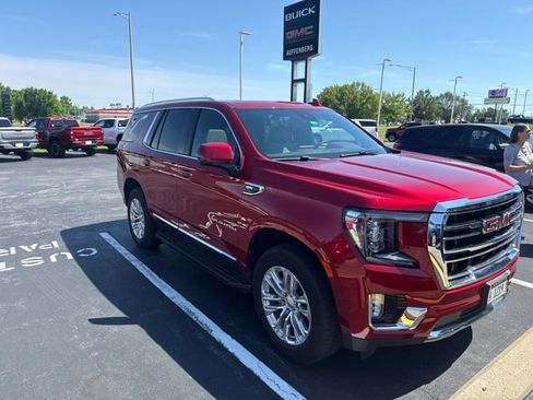 Used 2023 GMC Yukon SLT w/ SLT Premium Package AWD/4WD image 9