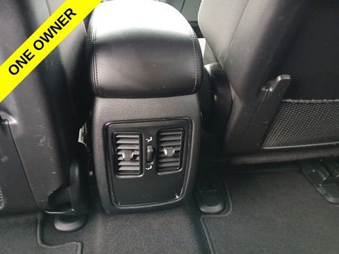 Used 2019 Jeep Grand Cherokee Laredo AWD/4WD image 13