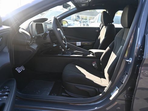 Certified 2025 Hyundai Elantra Sport image 11