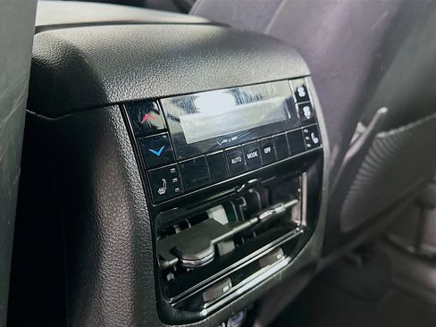 Used 2024 Jeep Grand Cherokee L Limited w/ Luxury Tech Group II image 28