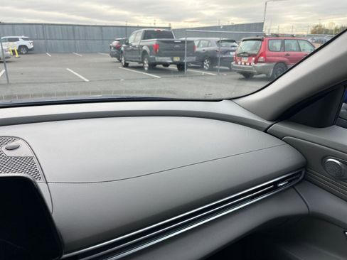 Used 2025 Hyundai Elantra SEL image 34