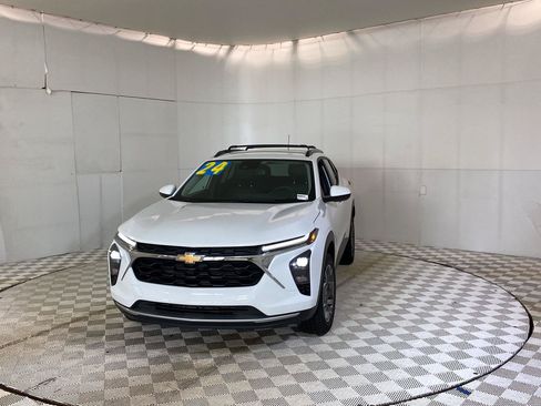 Used 2024 Chevrolet Trax LT w/ Driver Confidence Package FWD image 6