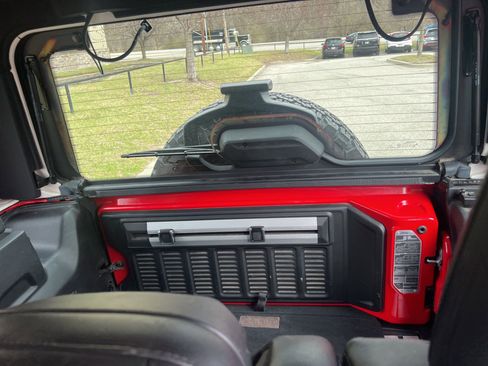 Used 2018 Jeep Wrangler Unlimited Rubicon image 16