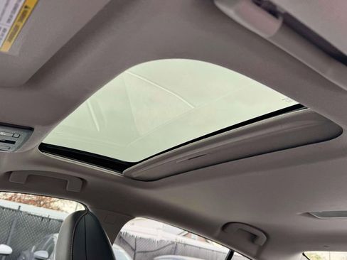 Certified 2025 Nissan Sentra SR w/ SR Premium Package image 19