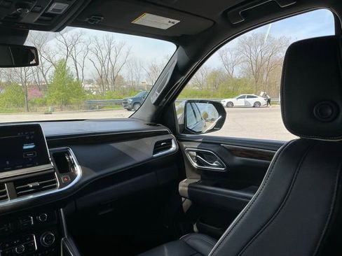 Used 2023 Chevrolet Suburban Premier image 29