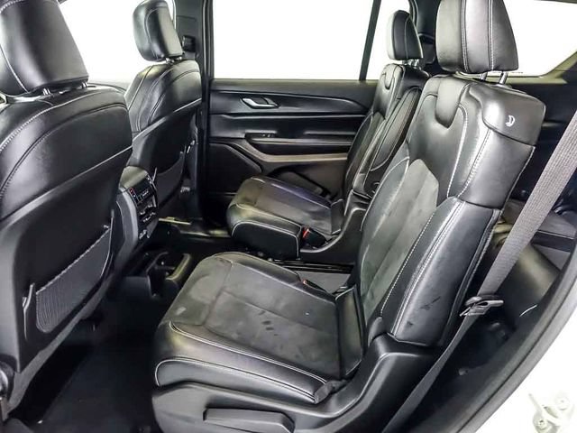 Used 2023 Jeep Grand Cherokee L Altitude AWD/4WD image 15