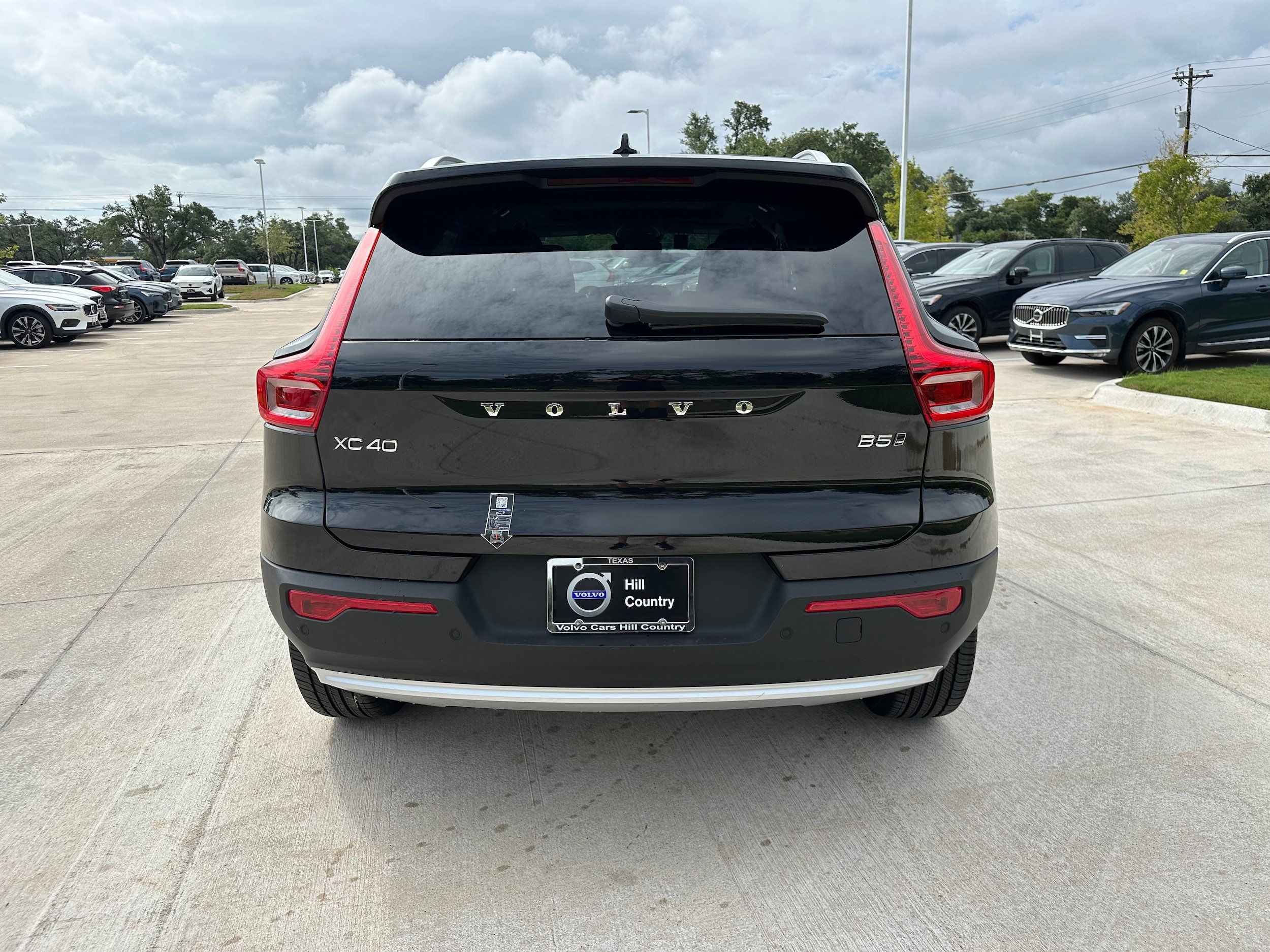 Used 2025 Volvo XC40 B5 Core w/ Protection Package Premier AWD/4WD image 4