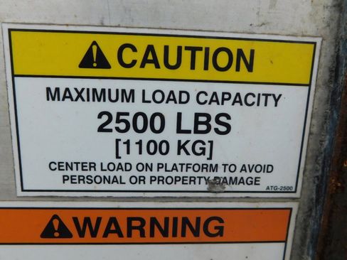 Used 2020 Isuzu NPR image 33