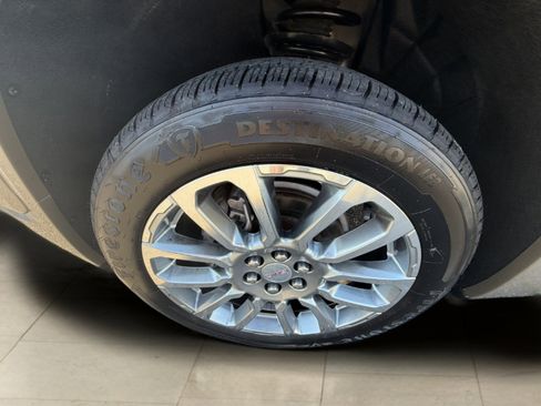 Used 2022 GMC Acadia Denali image 13