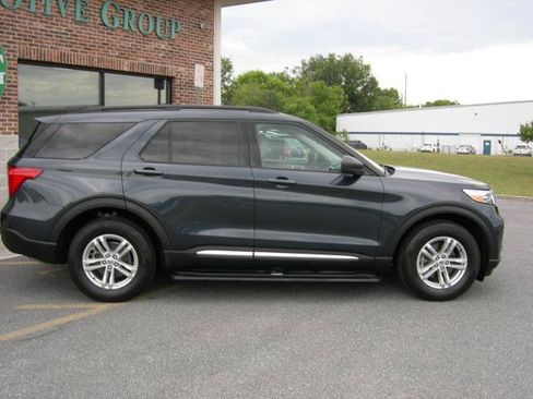 Used 2023 Ford Explorer XLT w/ Equipment Group 202A AWD/4WD image 3