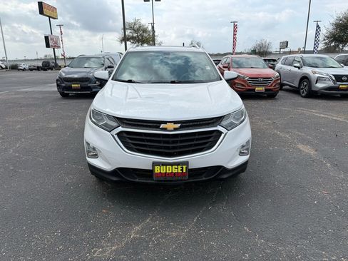Used 2018 Chevrolet Equinox LT image 2