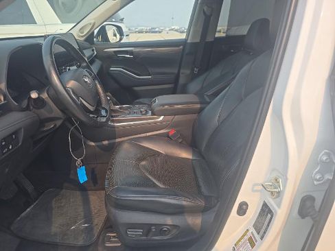 Used 2023 Toyota Highlander Limited AWD/4WD image 12