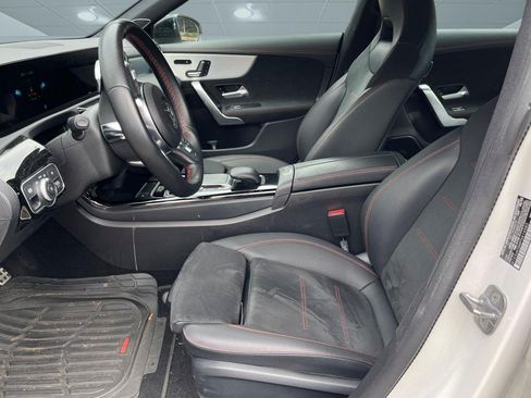 Used 2023 Mercedes-Benz CLA 250 image 3