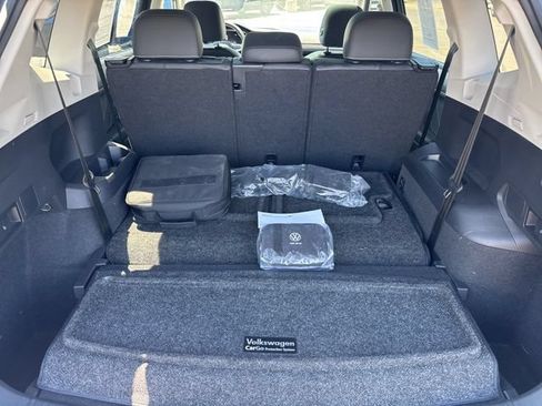Used 2023 Volkswagen Tiguan SE w/ Panoramic Sunroof Package FWD image 20