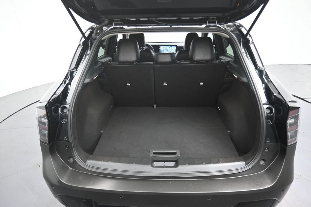 Used 2026 Nissan Kicks SR FWD image 33