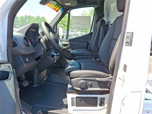 Used 2024 Mercedes-Benz Sprinter 4500 image 15