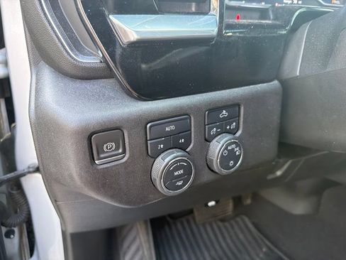 Used 2022 Chevrolet Silverado 1500 LT AWD/4WD image 17