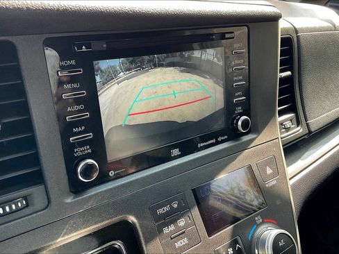 Certified 2020 Toyota Sienna SE Premium image 24