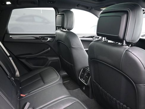 Used 2023 Porsche Macan image 7