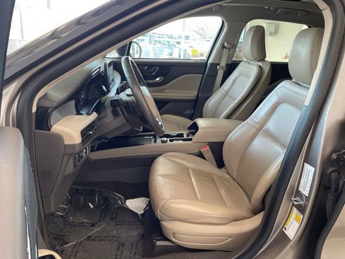 Used 2021 Lincoln Corsair AWD w/ Premium Package image 8