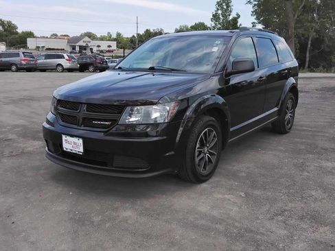 Used 2017 Dodge Journey SE w/ Flexible Seating Group image 2