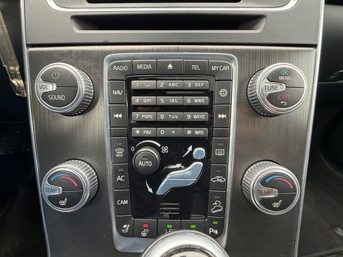 Used 2016 Volvo V60 T5 Cross Country Platinum image 23