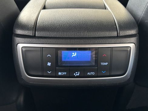 Used 2019 Toyota Highlander XLE image 19