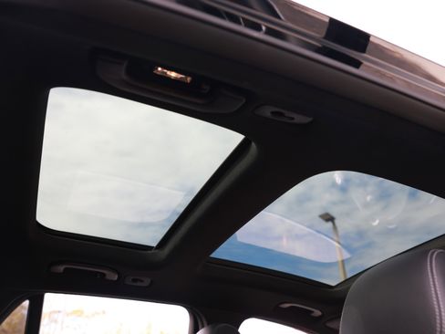 Used 2019 Mercedes-Benz GLC 300 w/ Premium Package image 26