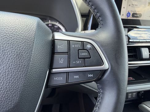Certified 2025 Toyota Highlander XLE AWD/4WD image 27