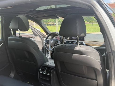Used 2019 BMW 530i w/ Convenience Package RWD image 11
