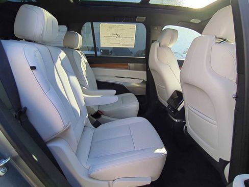 New 2026 Cadillac Vistiq Sport image 26